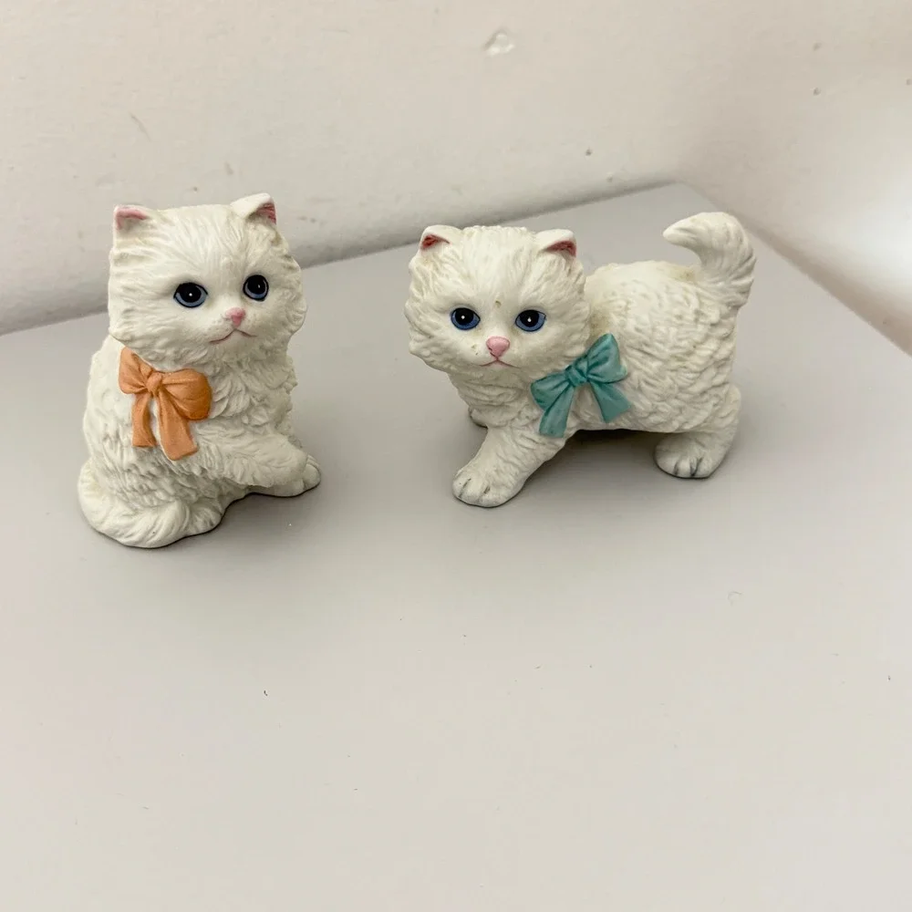 Vintage Homco  Ceramic Kitten Figurine Set  White Blue Eyes Bows 1428